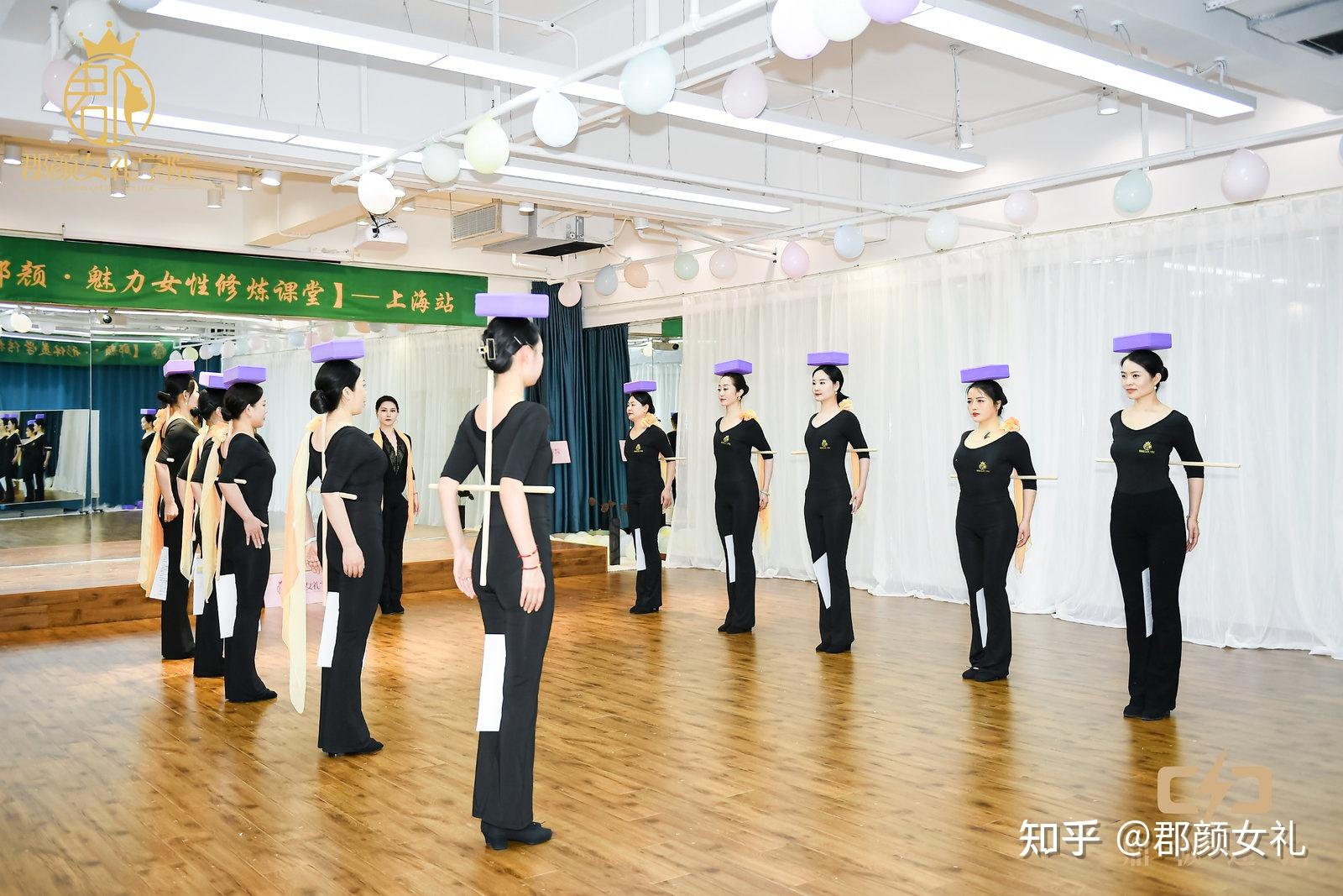 郡颜女礼教你站姿礼仪,做个优雅女人 - 知乎