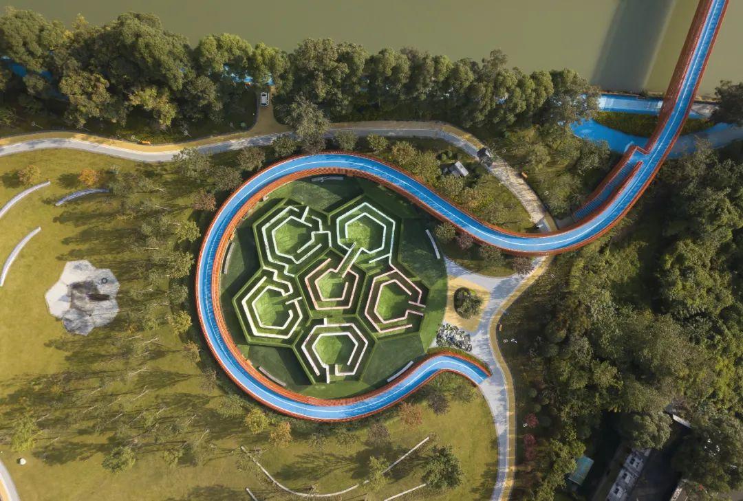 杨斌平介绍,启动生态惠民示范工程,实施"全域增绿"2.