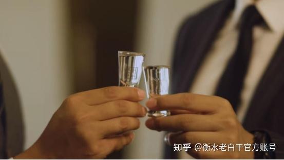 被别人敬酒,自己如何礼貌回应? - 知乎