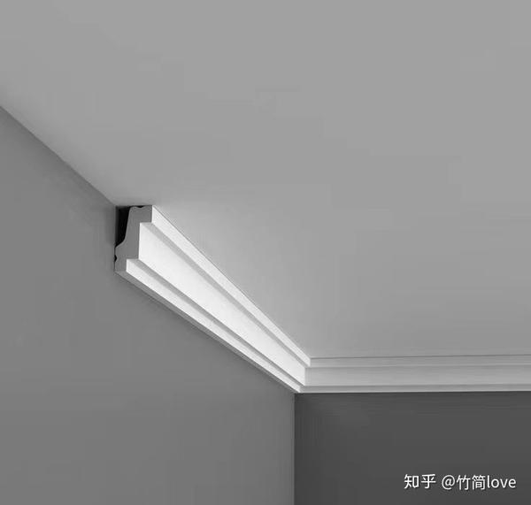 郑州石膏线新花样如果客厅不想吊顶又觉得单调的可以考虑选择这样造型