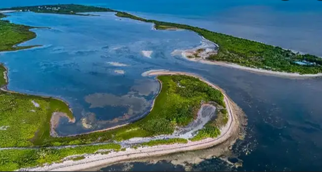 有媒体形容,谁占有东沙岛,谁就掌握关键节点,来往飞机与船只,尽在眼底