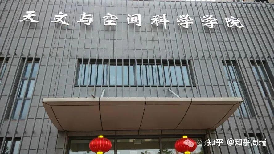 14个学科的加权总积分排名来看,北京大学和中科大继续稳坐前两名宝座