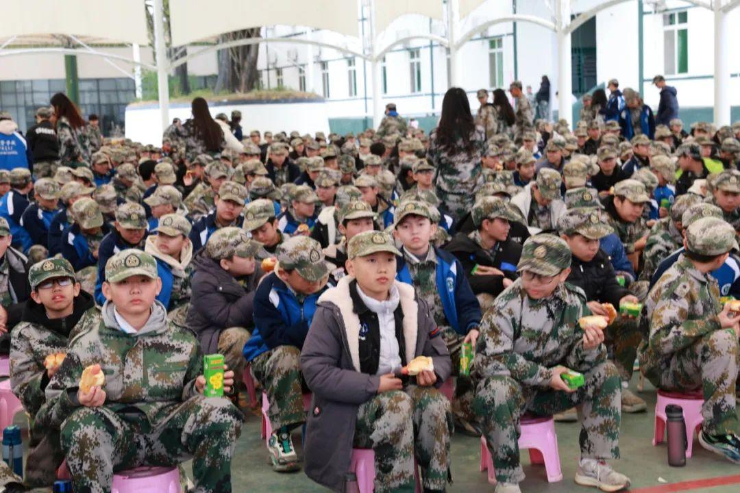 冬日热血青春当燃2023年普宁国贤学校七年级学生军训纪实