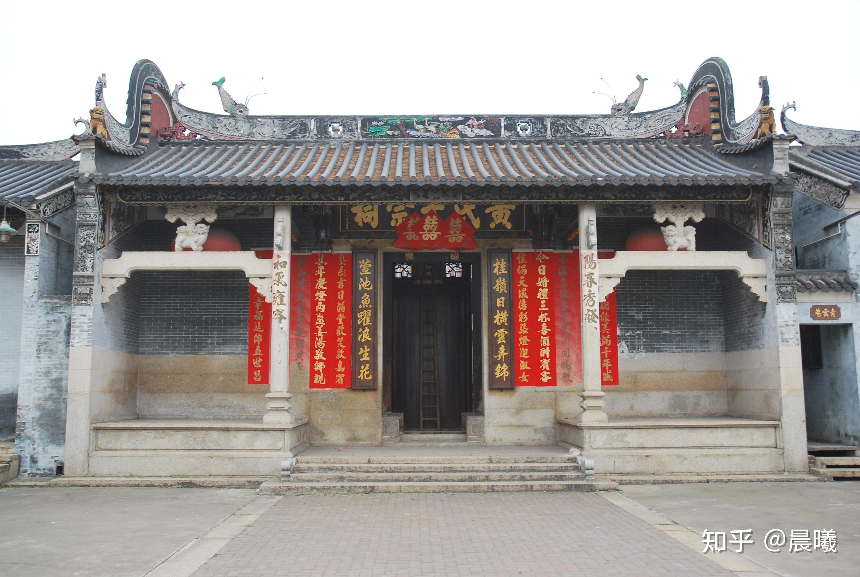 对于这个事件,我们可以看出,城市规划和土地价值与家族传统之间存在着