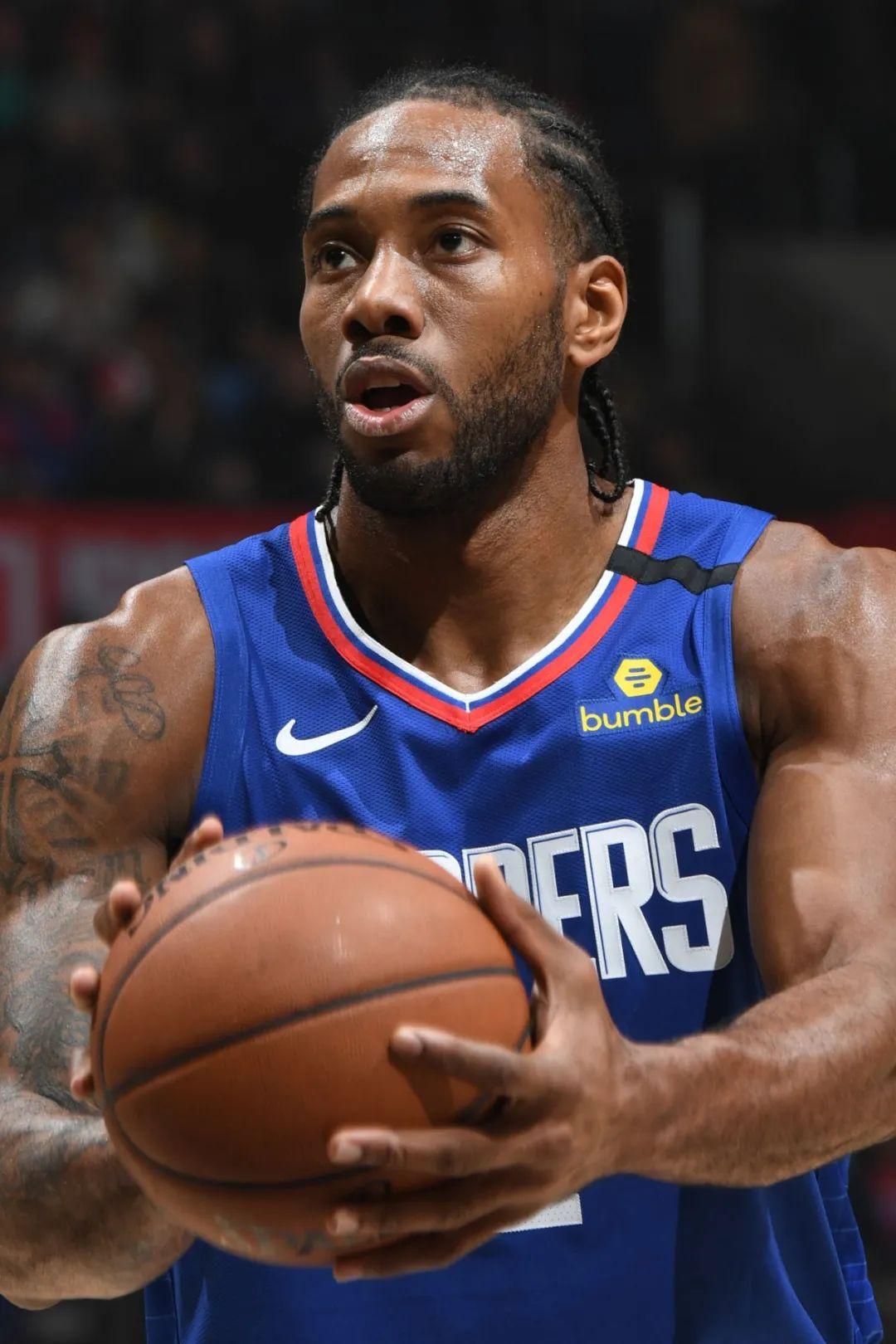 壁纸他不苟言笑是攻防一体的机械战警伦纳德