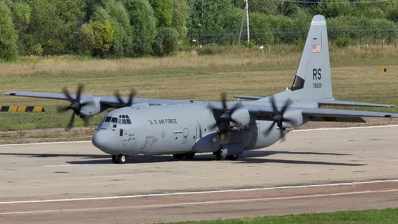 10.运-9运输机和c-130运输机