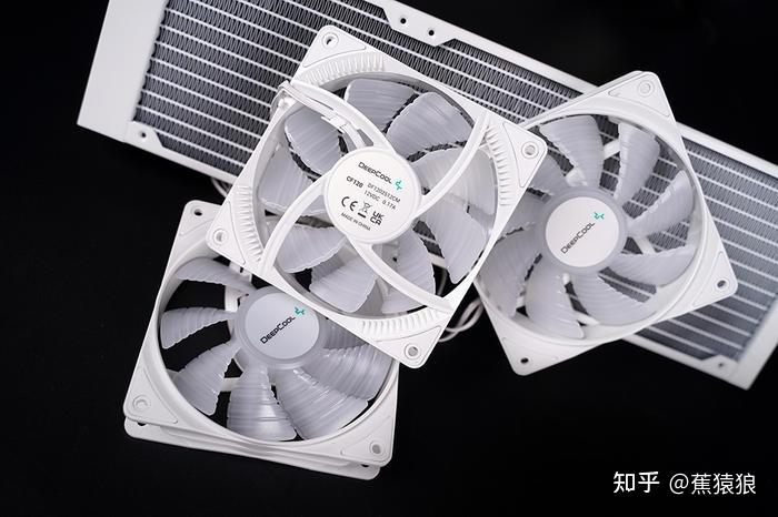 銀白色msiz690edgeti追風者518xtg幻影白裝機展示