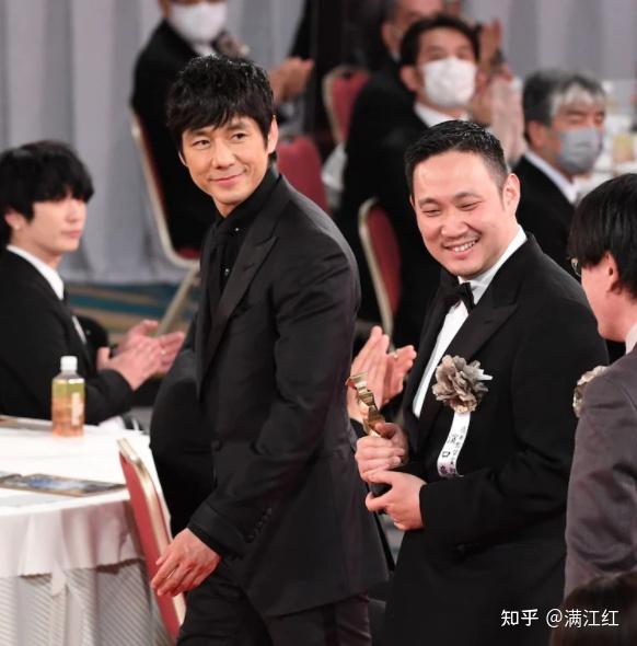 日本第45届电影奥斯卡获奖名单揭晓，《驾驶我的车》横扫八个奖项，滨口龙介西岛秀俊出席颁奖典礼 - 知乎