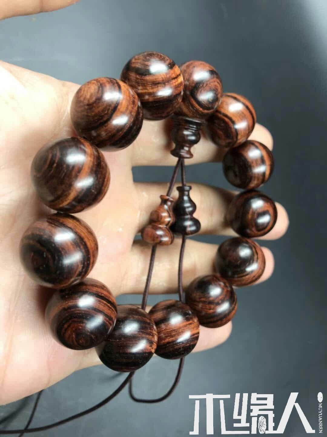 "之美称,数百年方可成材,具有良好的加工性,是中国古代宫廷家具用材