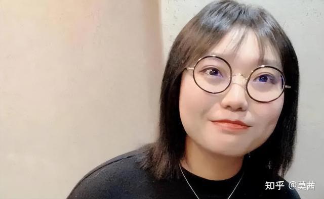 看了27岁"北大废物"李雪琴现状,我才明白为什么说她是天才! - 知乎