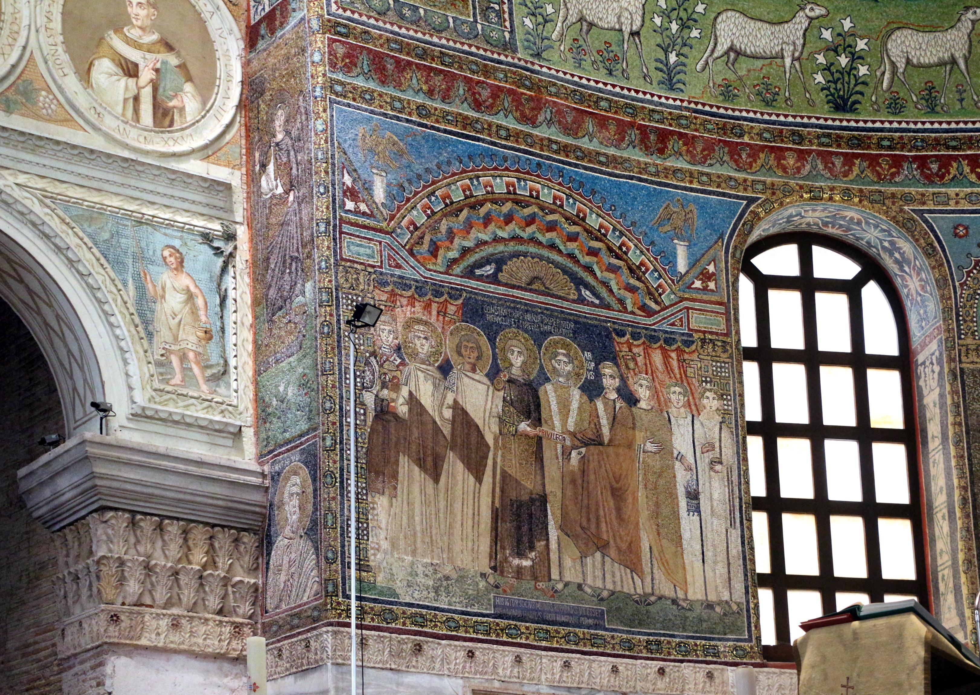 世界文化遗产拉文纳古迹中的马赛克克拉塞的圣阿波利纳雷教堂两列男女