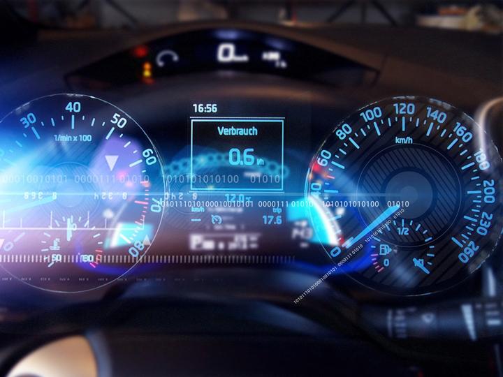 的速度,不得低于车辆的实际行驶速度,所以我们看到的仪表盘上的指针