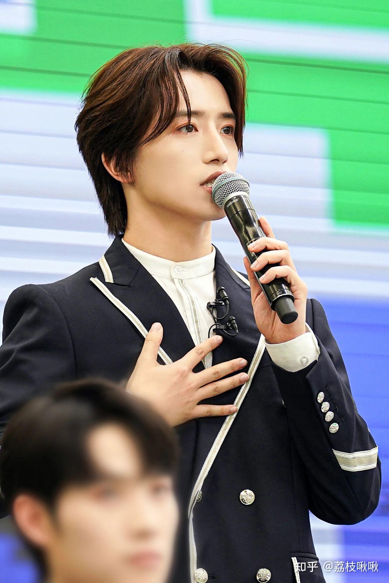 关于为什么第一次看选秀我就认定了伯远②外貌