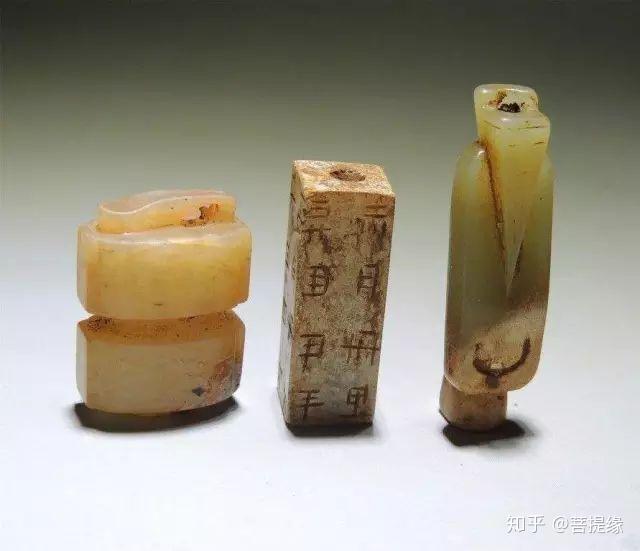 最早"厌胜佩"的"厌胜"就是"压制"的意思,是刚卯,司南佩,翁仲三样东西