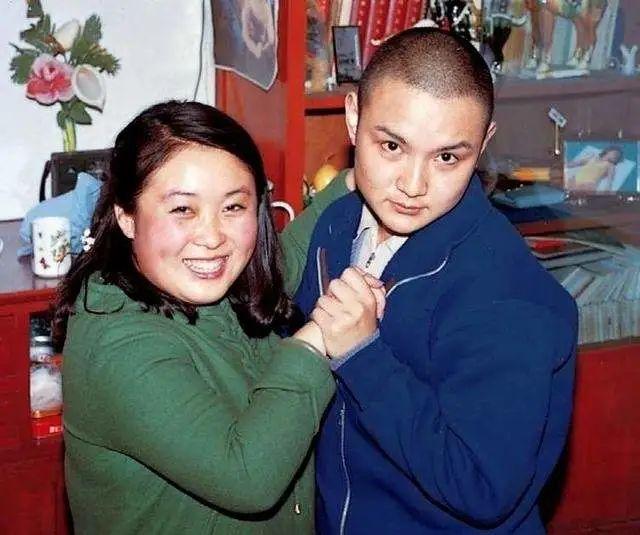 "宝二哥"欧阳奋强,23岁爆红后选择隐退,一生只为成全一个角色 - 知乎