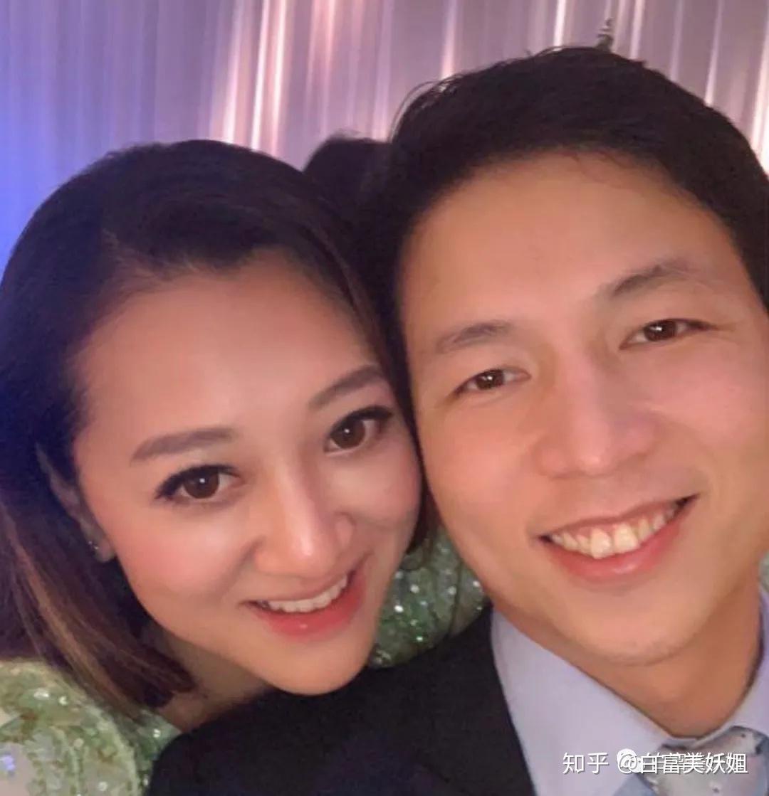 2009年,邱咏贤和许清池注册结婚.