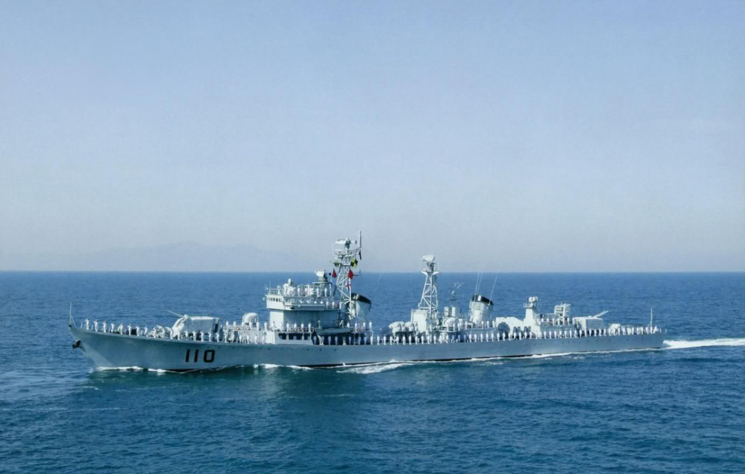 砺剑深蓝,探索不息:中国海军自强之路的开拓先锋(051型驱逐舰家族全系列解析) - 知乎