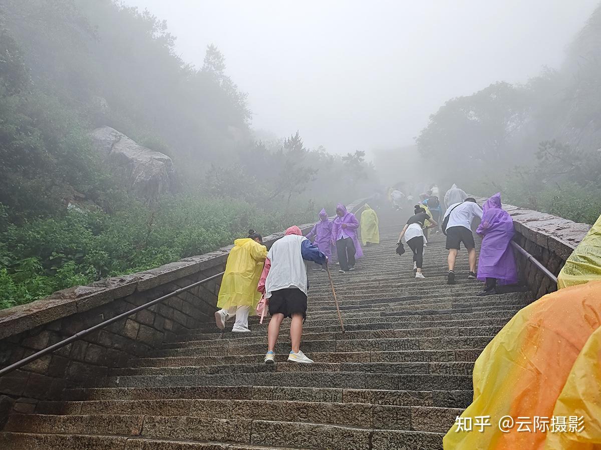 雨中泰山重现飞瀑奇观 风景美如画_热点新闻_图片频道_齐鲁网