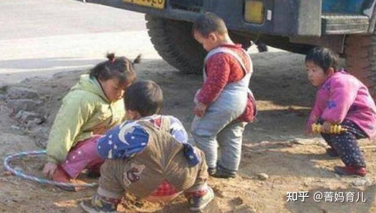 宝宝开裆裤该退出舞台了别图方便图省钱等孩子受伤才后悔