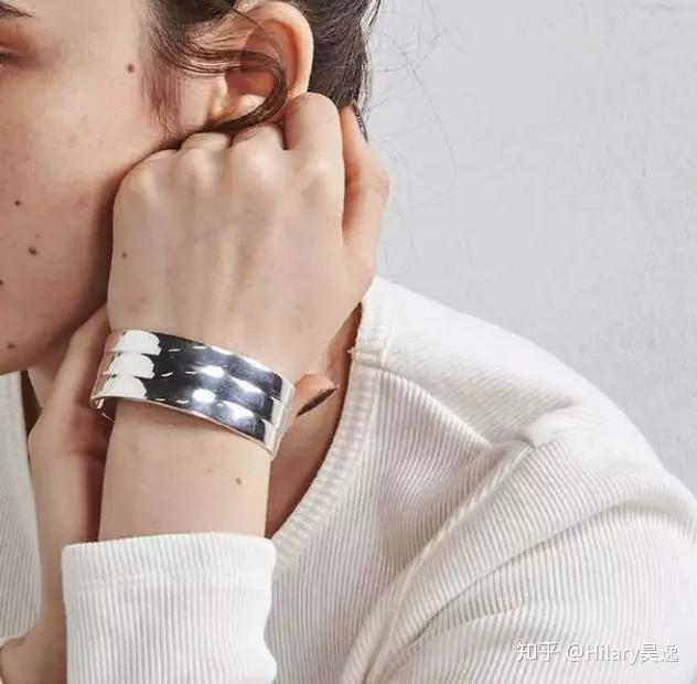 全新robertryman极简主义艺术家系列珠宝发布致敬女性的独立与自由