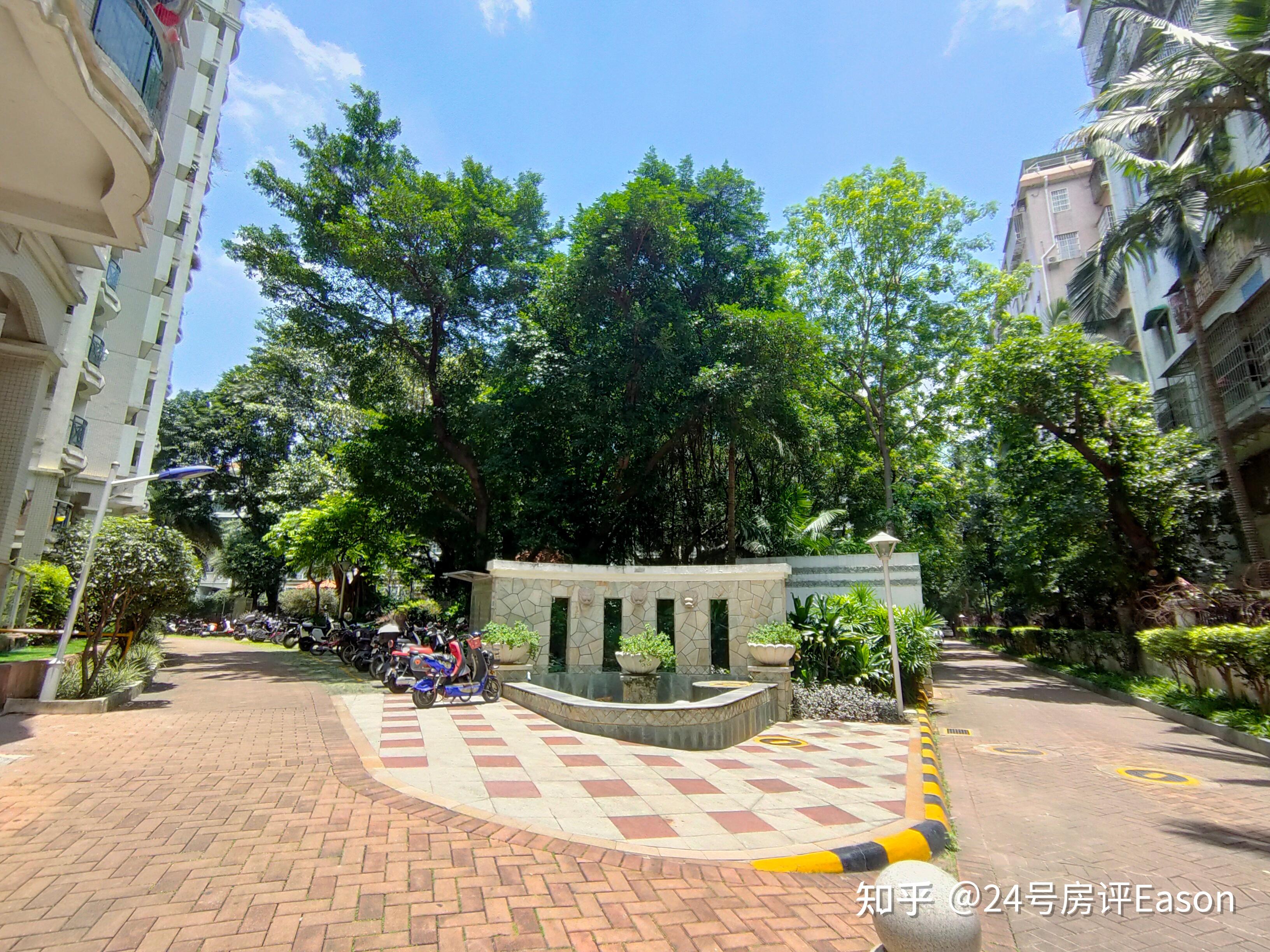 内环路放射线源源不绝的车流噪音被有效隔绝,小区西南面临江,花园绿化