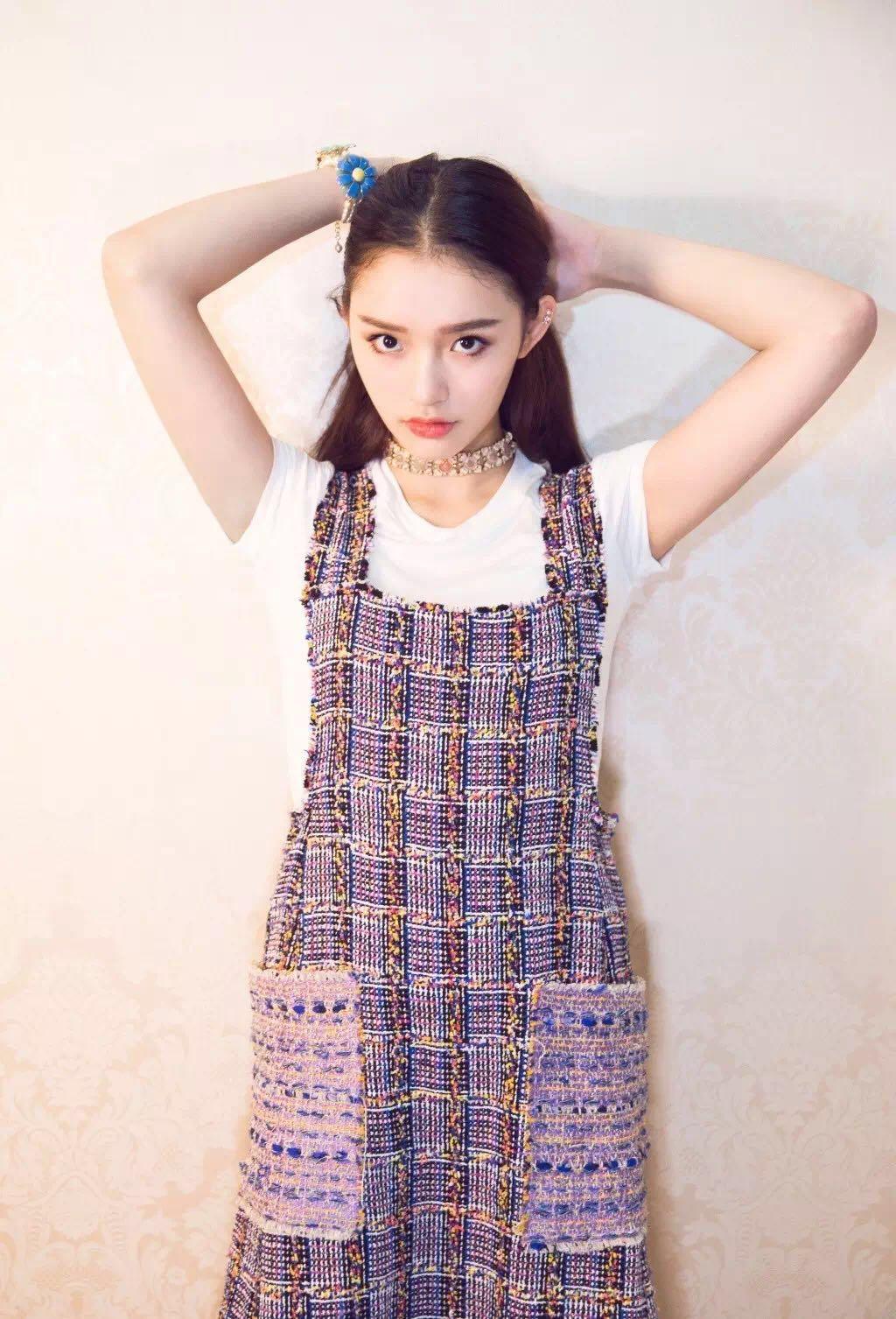 夏天白t如何才能穿出时尚感