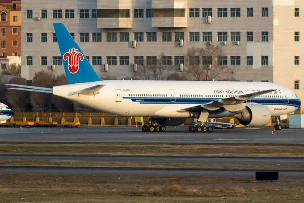b-2051作为中国第一架777,为南航立下汗马功劳,但是退役不等于结束