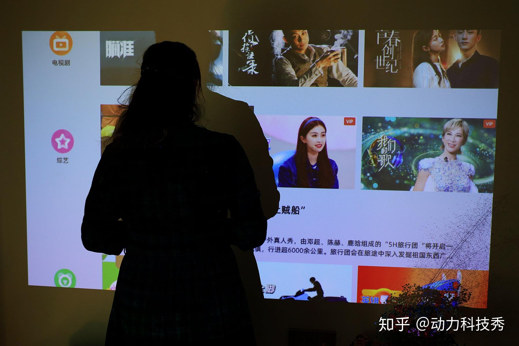 如影随形当贝小投影c2捧在手心的家庭影院