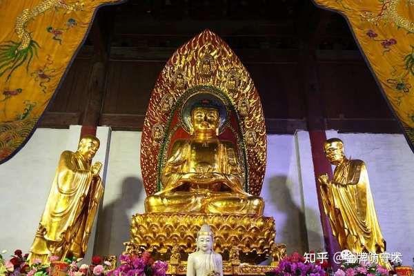 浙江省天台县的国清寺大雄宝殿明代释迦牟尼铜像