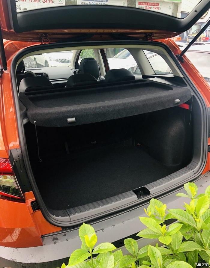 检查一下后备箱,柯珞克的后备箱空间容积为455-1543l,日常和自驾游