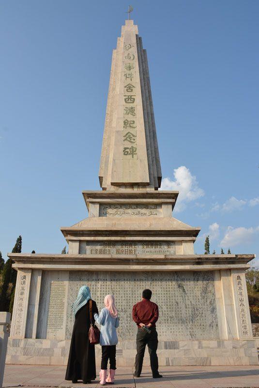 通通滚去养猪,民族和谐,不和谐就吃批斗,到了八十年代,75年沙甸回乱