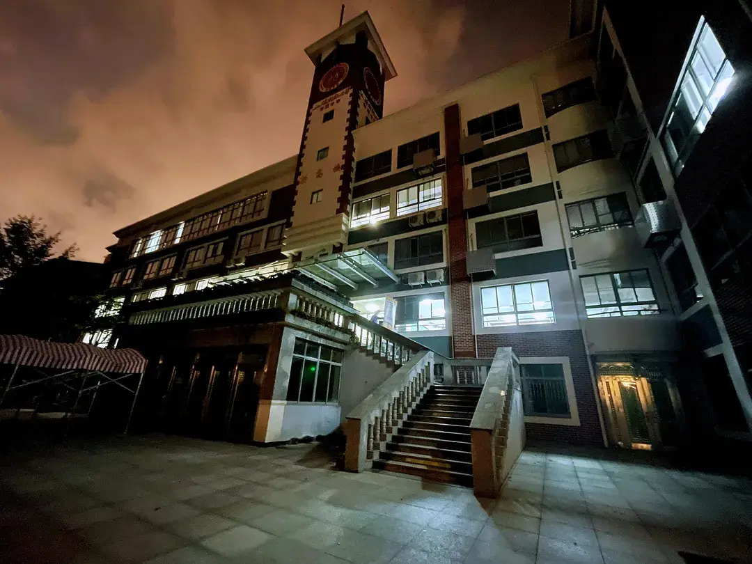 年高三开学后,jpue日本大学联合学力测试委员会就进入各个高中,把这一