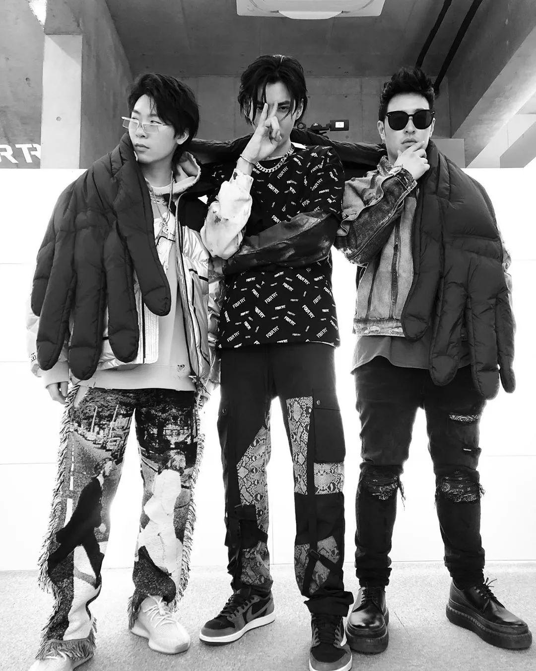 节目组请了五位嘉宾,时尚潮人吴亦凡,潮牌npc的老板潘玮柏和说唱歌手