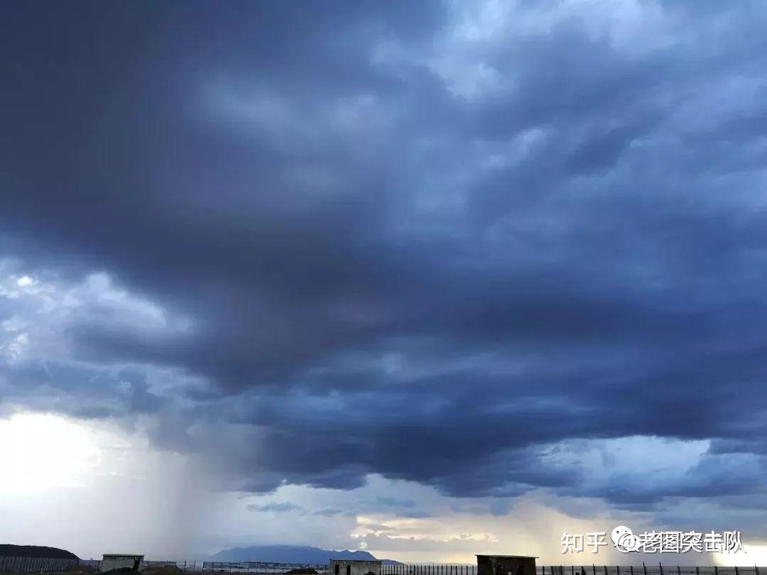 偶爾龍捲風~大雨不算什麼,黑雲壓城也不算什麼,沙塵暴也不算什麼,人的