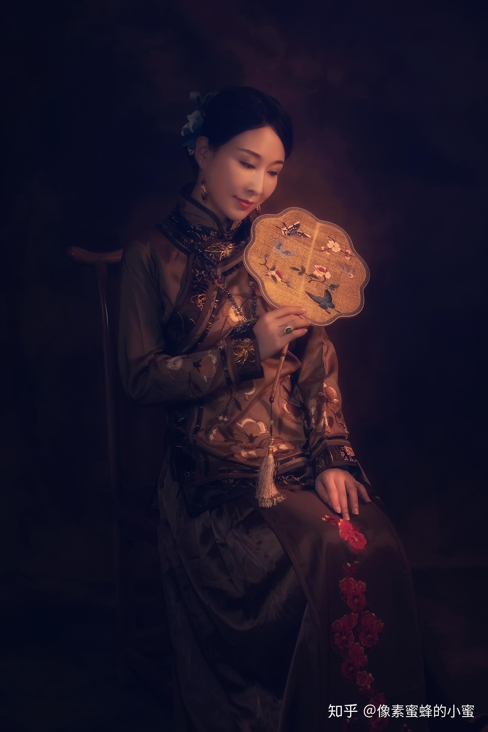 来自上海的著名摄影师孙郡为著名影星邓超和孙俪拍摄了一组国韵古风的