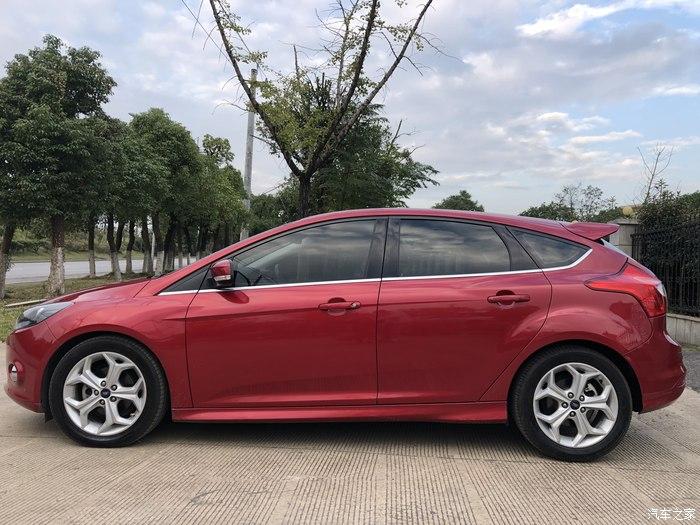 新福克斯20mt糖果红准备出12款14年上牌58万公里