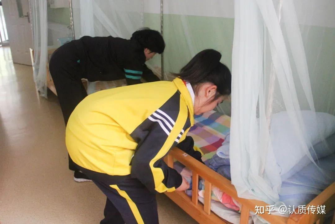 她们是生活中的"万事通"她们像长辈也像家人每一次进出宿舍少不了她们