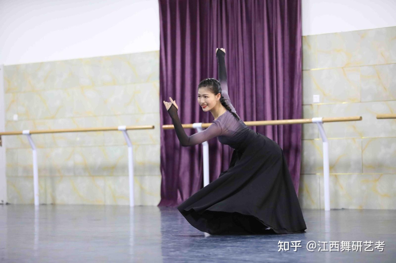 适合艺考的剧目舞蹈有哪些舞蹈艺考内容有哪些提前做准备考试不吃亏