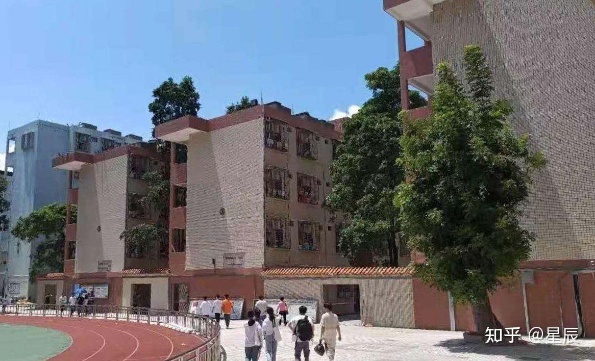 在潮州市华侨中学读书环境