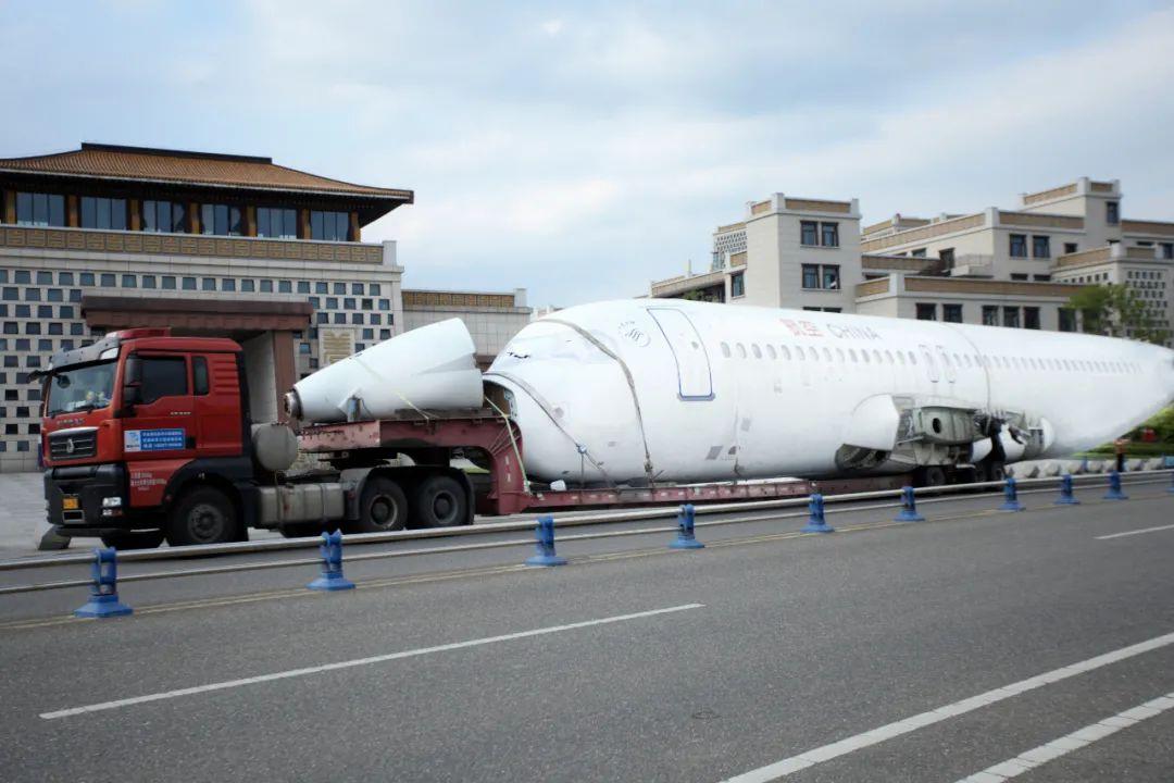 刷爆朋友圈绵飞院来了架大灰机