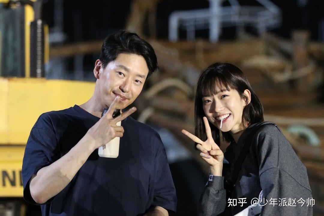 如何看待顶楼这部剧