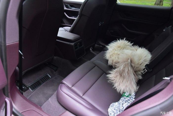 新年得有新样子致这辈子最好的新年礼物冰莓粉taycan