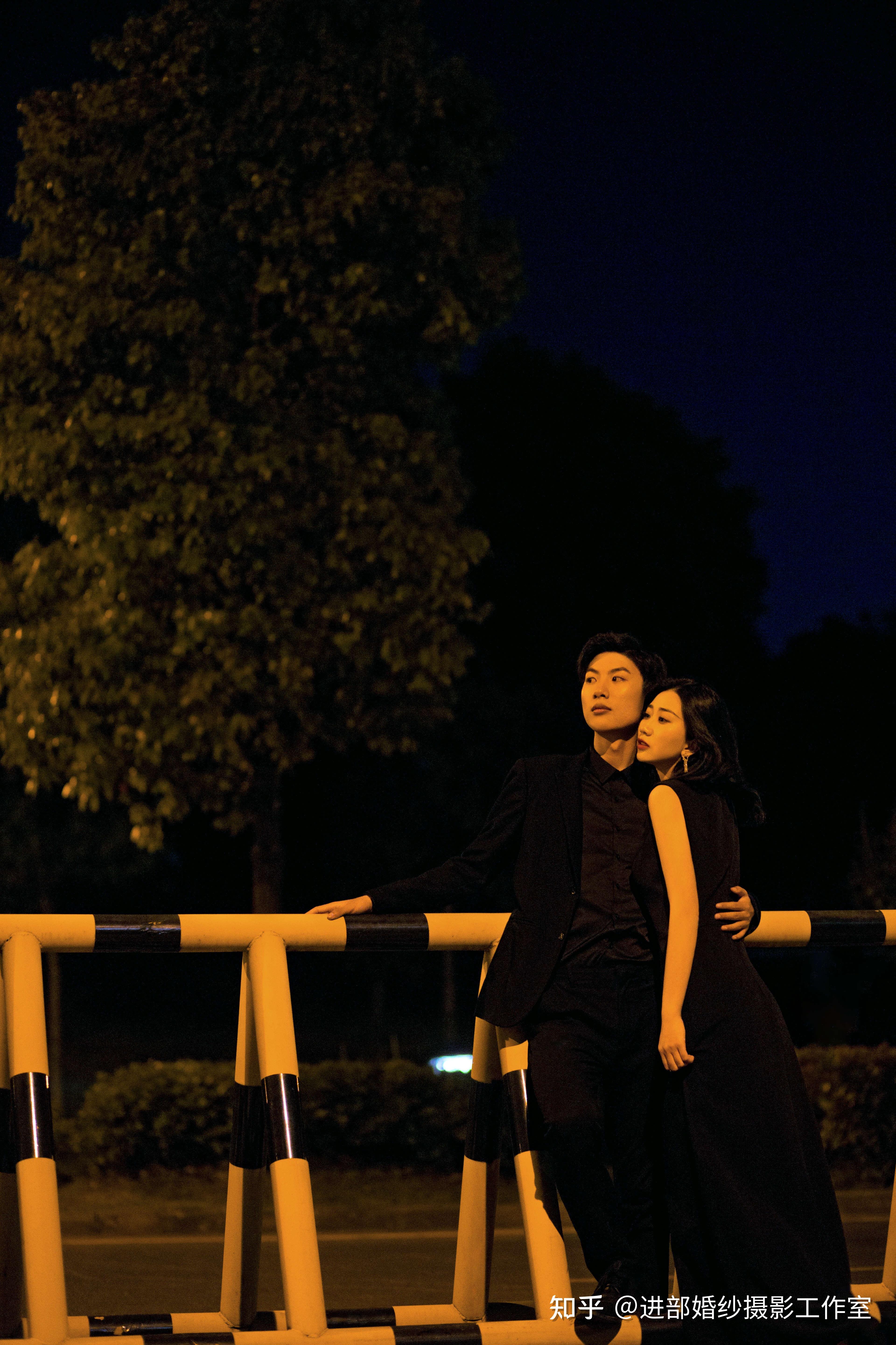 在长沙隧道里拍出的夜景街拍婚纱照情侣大片即视感