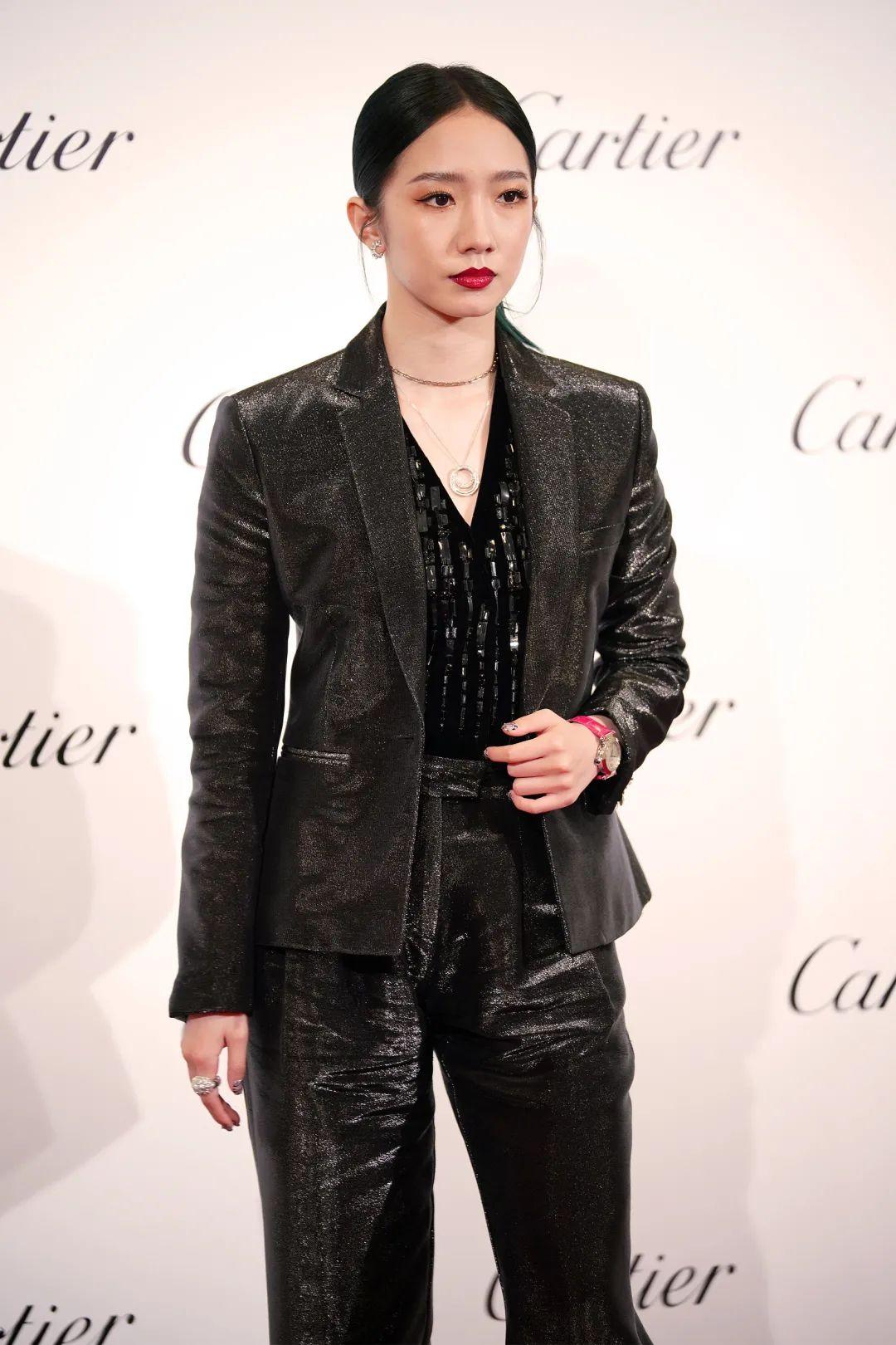 鸟笼耳环驴蹄鞋赵丽颖最近搭配灵感是来自动物园嘛