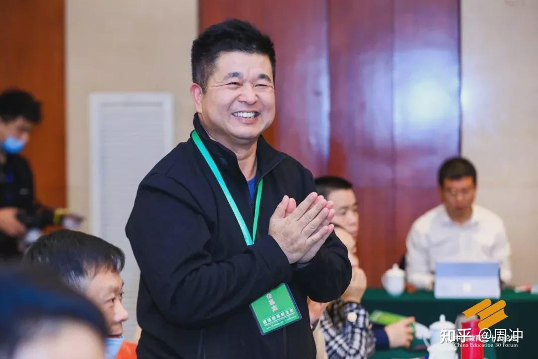 但詹校长都没有以上反应.无视,女孩可能只是一时冲动.