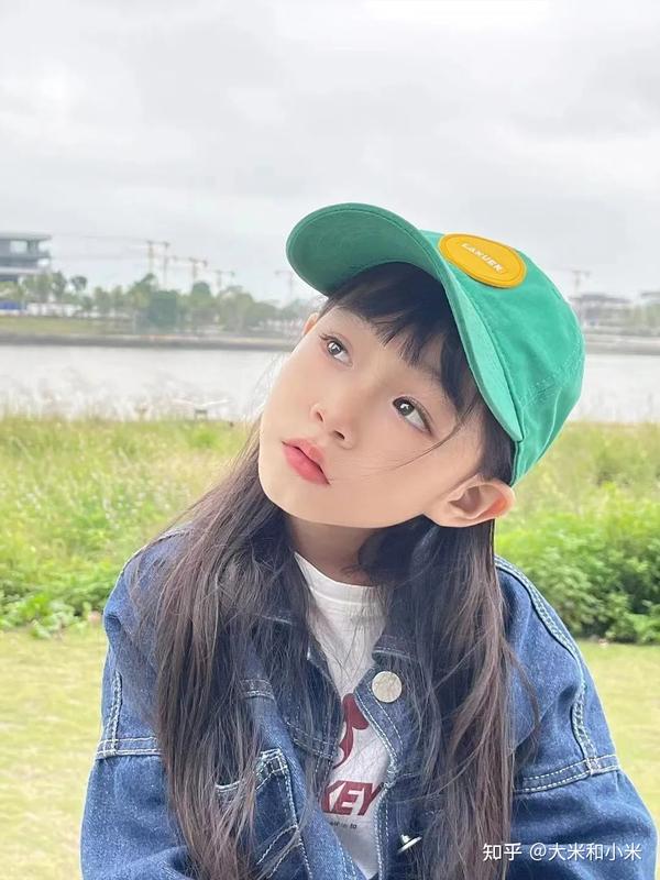 罕见病女孩“蓝妮妮”漂亮到吸粉215万，妈妈却多次想删号退网 - 知乎