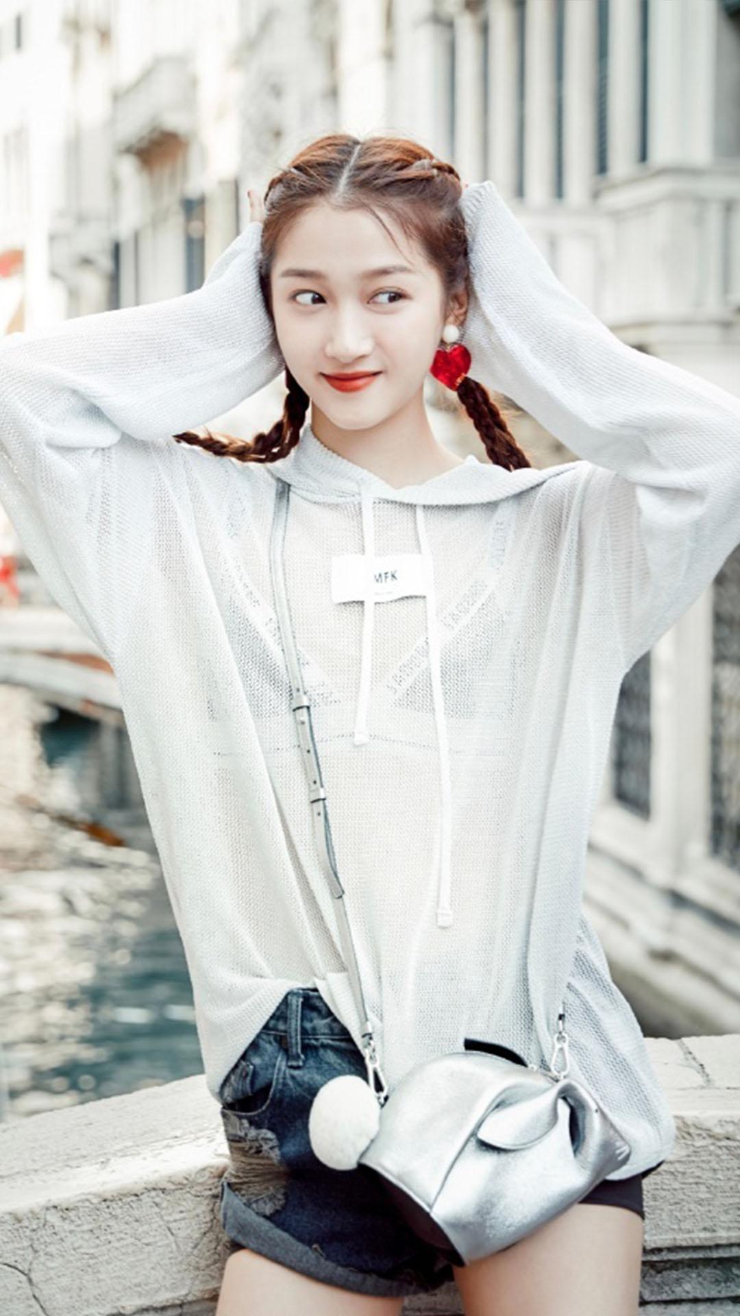 麻花辫可爱俏皮关晓彤