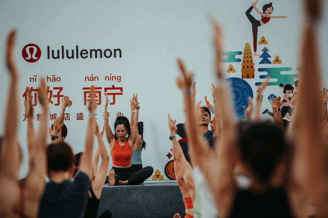 此外,lululemon还会在门店开业当天,携手当地kol举办线下活动.