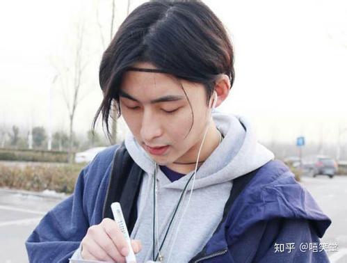 摘掉红花会的毕冉在明日之子重新出发