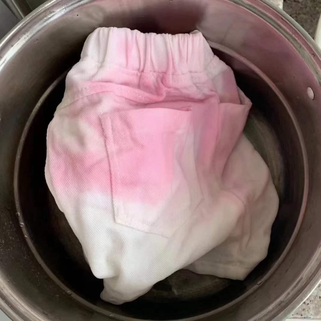 白衣服发黄衬衫衣领发黄衣服染色怎么洗干净洗衣液无用这个方法才能